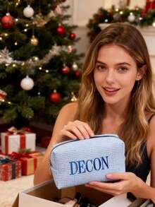 1 Túi đựng đồ trang điểm du lịch thêu tùy chỉnh, quà tặng tiệc lễ, chất liệu vải họa tiết bánh quế + thêu tên cá nhân, cọ trang điểm, gương trang điểm và hộp đựng son môi, tiện lợi khi đi du lịch và đi làm. Thích hợp để đựng mỹ phẩm, văn phòng phẩm, phụ kiện xe hơi, quà tặng, sắp xếp đồ dùng hàng ngày, kết hợp đồ trang điểm và đồ dùng vệ sinh cá nhân. - Nhiều màu - Xem 4