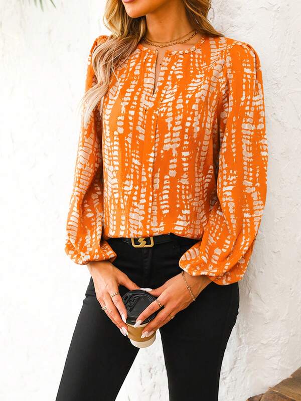 قميص نسائي كاجوال بياقة على شكل حرف V وأكمام طويلة مطبوع بنقشة متكررة