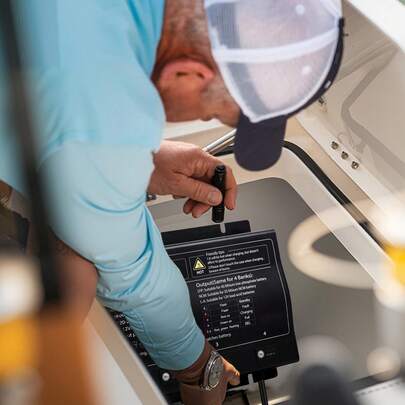 Marine Battery Charger, 4-Bank, 10A 12V Onboard Boat Charger, IP68 Waterproof Smart On-Board Battery Charger, For Lithium-Ion (LiFePO4), NCM, Lead-Acid Batteries, Large Boat, Yacht, RV, Trailer