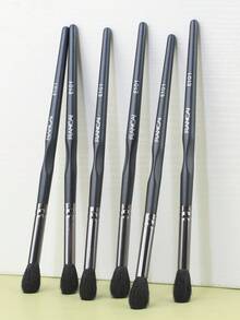 1/3/6 高光泽鼻影刷、蓬松眼影混合刷，可轻松混合眼影，也可用于定妆遮瑕粉，打造柔焦效果。 - 彩色 - 查看 4