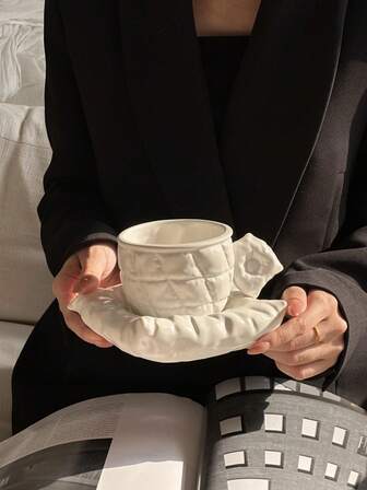 咖啡杯碟抱枕 - 灰黄色，创意咖啡杯碟，高端法式羽绒沙发家居咖啡杯，送给女孩的礼物