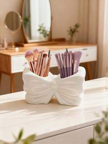 可爱蝴蝶结造型笔筒 - 浴室化妆刷及化妆品收纳整理架。优雅的化妆刷收纳架，适合女孩、学生及创意家居装饰。也适用于度假、海滩、浴室、卧室等场所。大容量。 - 彩色 - 查看 7