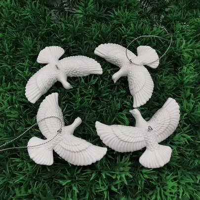 1-4件套 - 迷人的《小鬼当家》主题装饰品，树脂材质，和平鸽造型，是母亲节、生日、毕业典礼、圣诞节的理想礼物，适合各种节日装饰，节日家居点缀|迷人设计|耐用树脂材质，圣诞树装饰品