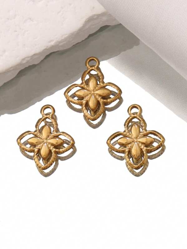 3个不锈钢四叶草花形吊坠，适合DIY珠宝制作，可用作手链、项链和其他饰品。