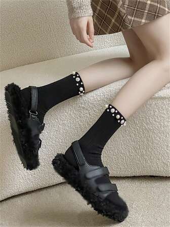 1双纯色珍珠中筒袜，秋冬季搭配乐福鞋、靴子、小皮鞋的中长袜，针织珍珠女士中长袜，可作外穿，JK纯针织日式风格