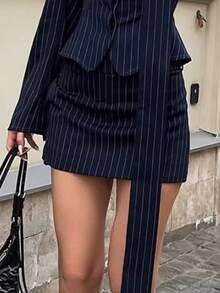 春夏优雅女士两件套，新年商务派对必备单品，包含一件纽扣前开襟休闲西装外套和一条铅笔裙，采用无弹力面料，打造休闲别致的V领条纹两件套，不透明纯色，优雅休闲，适合办公室日常穿着、机场街拍，四季皆宜。 - 藏蓝色 - 查看 10