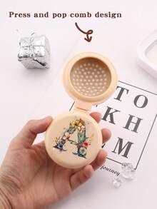 Brodark 1个象牙色和米色花卉图案26字母迷你镜梳，小巧便携，女士必备气垫梳，可折叠气垫按摩梳，镜子和梳子一体设计，旅行和露营配件，返校必备 - 黃色 - 查看 4