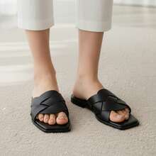 Sandalias Diarias, Modelo Penélope Katré para Mujer, Sandalias Planas, Sandalias Cómodas, Sandalias de Mujer, Sandalias de Dama,  Diseño Minimalista, Elegante y Atemporal en Colores Negro, Tan, Maquillaje y Armonía Moka, Ideales para Uso Diario, Oficina, Paseos Urbanos, Jeans, Faldas o Vestidos, Chic, Versátil y Sofisticada, Primavera-Verano y Otoño-Invierno, Cada Paso una Historia por Descubrir, Sensación de Alta Gama, Lujo Silencioso - Negro - Ver 2