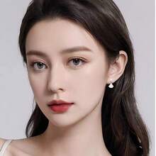 1对法式仿珍珠贝壳流苏扇形耳环，高端仿珍珠耳环，优雅小巧耳钉