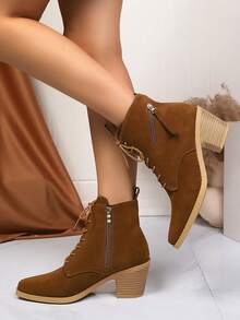 大码女式粗跟踝靴，英伦风百搭修身高跟绒面革拉链踝靴，适合秋冬季穿着 - 棕色 - 查看 7