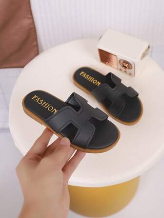 Children's Fashionable Slippers For Outdoor Use In Summer, Square-Toed Flat Shoes, Sandals, New Style Girls' Shoes, Highly Attractive Beach Shoes