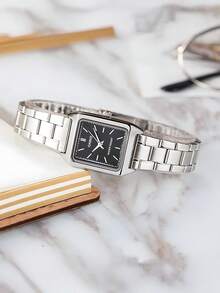 Casio Đồng hồ đeo tay nữ, dòng STANDARD, mặt vuông nhỏ, máy quartz kiểu cổ điển, dây đeo bằng thép không gỉ, mặt số đen. - màu đen - Xem 3
