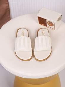 儿童时尚夏季户外拖鞋，方头平底鞋，凉鞋，新款女童鞋，极具吸引力的沙滩鞋 - 米色 - 查看 3