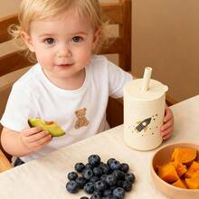 1个便携式婴儿吸管杯，180毫升硅胶防摔婴儿水瓶，飞机、水果、火箭、独角兽图案，防漏婴儿训练杯，锻炼抓握力，易于清洗，可用洗碗机清洗