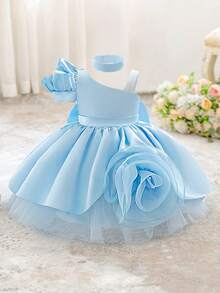 女婴斜肩3D立体花朵后背蝴蝶结缎面可爱生日礼服，适合花童、婚礼、派对等场合，不含头饰 - 淺藍色 - 查看 1
