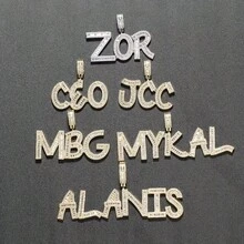 قلادة حرف شخصية مخصصة على شكل شبه منحرف مع سلسلة مضفرة بطول 20 بوصة، مناسبة للارتداء اليومي والهدايا، للجنسين