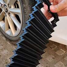 1件汽车配件，汽车用品 - 汽车雪地防滑板，防滑雪垫，车载雪铲，轮胎防滑垫，自救脱困板，应急雪地防滑板；必备汽车配件，旅行及公路用品