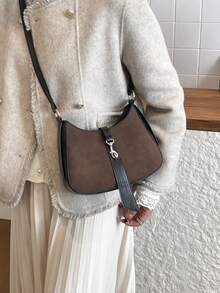 1 Bolso hobo con decoración de ganchillo de estilo minimalista vintage, bolso de media luna con correa ajustable adecuado para citas, salidas y fiestas - Café - Ver 3