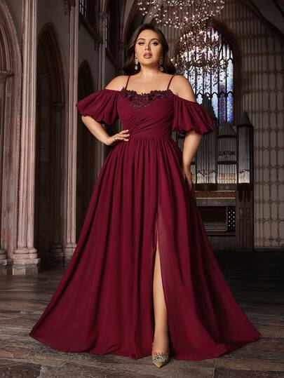 优雅女士加大码雪纺长款正式连衣裙，带贴花、露肩和细肩带、褶饰喇叭形