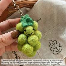 1个毛毡蔬果模型装饰吊坠，可作钥匙扣、包包挂饰、礼品、派对餐桌装饰、摄影道具，可定制Logo，适用于超市/酒吧/橱窗展示、家居/阳台/花园装饰、DIY配件 - 彩色 - 查看 31