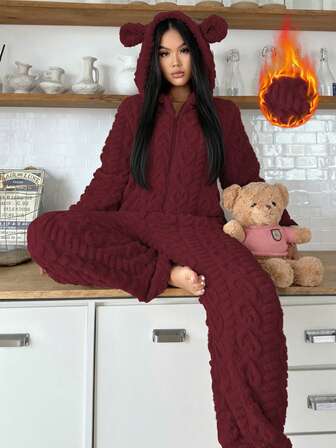 女士连帽连体衣，带耳朵和心形图案，舒适保暖，适合秋冬季穿着。