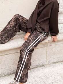 1 pezzo Pantaloni casual larghi con stampa leopardata in poliestere, vita con coulisse e tasche, taglie comode, adatti per appuntamenti serali, vacanze, scuola, vacanze, casa, feste singole, festival di musica country, aeroporto, sport e fitness, primavera/estate/autunno, pantaloni marroni dritti e larghi, stile casual sportivo americano, stile europeo, stile semplice da strada, stile college, Ringraziamento, Ognissanti, Vigilia di Natale, Natale, Boxing Day, Cyber Monday - Stampa leopardata - Visualizzare 2