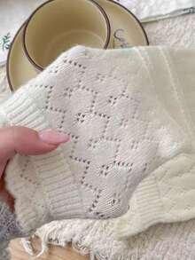 1双镂空羊毛混纺针织中筒袜，多层针织中筒袜，甜美百搭的白色秋冬袜，舒适保暖。