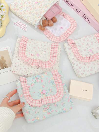 1Pc Floral Pattern With Ruffle Girls Cosmetic Bag ,Makeup Bag For School ,Make Up Bag For Travel ,Quilting Large Capacity Cosmetic Bag, Fashionable Portable Makeup Bag, Girls Travel Make Up Bag ,Multi-Functional Storage Bag For Lipstick, Sanitary Napkin, Coins, Keys,Hair Clips ,Scrunchie Etc, Large Capacity Lovely Wash Bag For Travel Organizer Cosmetic Bag For Travel, Mother's Day Gift ,Back To School Gift ,New Year Gift Make Up Organizer Toiletry Travel Bag