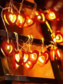 1条1.5米10LED心形串灯 | 电池供电红色木质装饰心形灯串，适用于婚礼、情人节、母亲节 | 营造浪漫氛围 | 多场合节日悬挂灯，可用于结婚纪念日派对装饰、家居装饰、情人节、卧室、餐桌装饰 - 彩色 - 查看 4