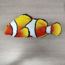 1 件电动软鱼猫玩具，实用且多功能