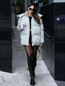 女士浅灰色羽绒服，带帽中长款冬季外套，休闲优雅日常街头服饰 - 灰色 - 查看 2