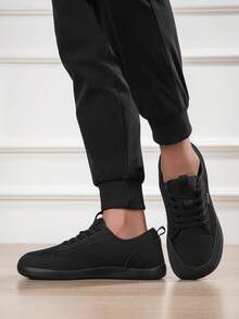 男士极简宽鞋头赤足跑鞋 - 舒适防滑休闲鞋，宽鞋头设计，透气面料，零落差鞋底，适合步行和瑜伽，男士宽楦平底休闲运动鞋，男女通用宽楦休闲运动鞋，女士PU鞋面设计，适合任何脚型，全天舒适不疲劳，为双脚提供充足空间。 - 黑色 - 查看 5