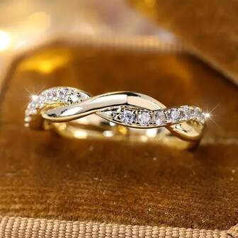 1枚优雅镀银女士订婚戒指，镶嵌闪亮合成立方氧化锆，奢华时尚珠宝，适合女性佩戴，是情人节、订婚、日常佩戴和送礼的理想之选。