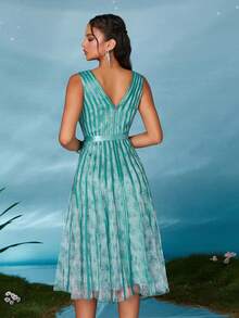 Đầm dạ hội maxi cổ chữ V in họa tiết phối lưới cao cấp hiệu Mgiacyv. - Màu xanh nhạt - Xem 2