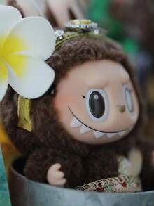 Pop Mart Labubu 泰国皇家毛绒钥匙扣 怪兽系列 豪华收藏品 - 棕色 - 查看 3