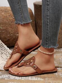 2026新款大码女式镂空平底人字拖 - 休闲百搭 - 夏季新品 - 舒适休闲 - 日常穿着 - 海滩度假 - 镂空设计 - 露趾 - 平底鞋 - 卡其色 - 低跟 - 休闲风格 - 通勤上班 - 派对庆典 - 夏季 - 米色、黑色、白色、红色、金色、银色、棕色、合成材料 - 棕色 - 查看 4