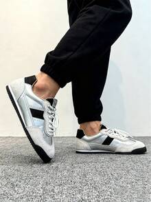 Zapatillas casuales para hombre con un diseño moderno y atractivo de bloques de color. - Plateado - Ver 5