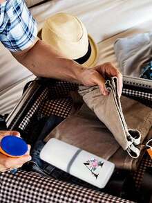 便携式旅行牙刷盒，印有A-Z字母和花卉图案，浴室配件，户外旅行牙刷牙膏收纳盒，字母系列印花防尘整理盒，旅行必备，返校用品，假日露营必备，迷你夏季度假用品，浴室配件，家居用品及收纳 - 彩色 - 查看 6