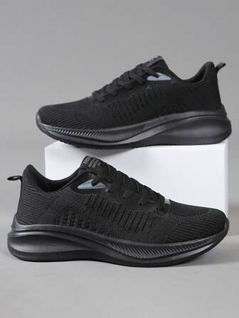 Herrskor 2025 Nya löparskor för vardagsbruk, andningsbara sportsneakers, svarta, lämpliga för alla årstider