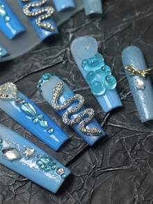 CrystalHola Unhas de Natal, 10 Unhas Postiças Artesanais, Unhas com Ponta Francesa, Unhas Longas Azuis com Pedras Preciosas Artificiais e Ursos de Desenho Animado, Unhas Postiças, Unhas Luxuosas e Fofas, Estilo Y2K, Unhas Postiças de Acrílico, Adequadas para Festivais de Música, Festas e Uso Diário, Outono e Inverno, Um Ótimo Presente para Meninas e Mulheres, Unhas de Ano Novo. - Multicolorido - Ver 4