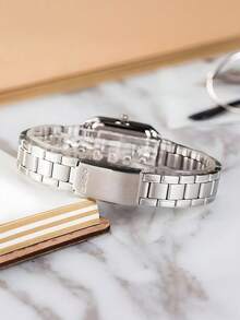 Casio Đồng hồ đeo tay nữ, dòng STANDARD, mặt vuông nhỏ, máy quartz kiểu cổ điển, dây đeo bằng thép không gỉ, mặt số đen. - màu đen - Xem 4