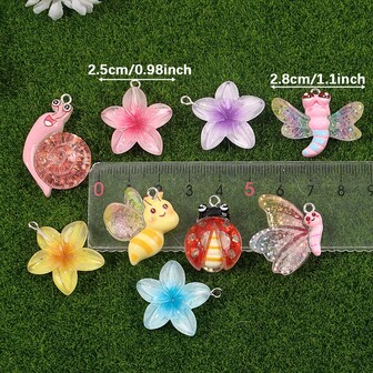 Colgantes de resina de colores múltiples con formas de flor, libélula, abeja y caracol, colgantes únicos con temas de flores y insectos de primavera y verano, utilizados para pulseras DIY, collares, pendientes, cadenas para pies, llaveros, cadenas para mochilas, Navidad, Acción de Gracias, Homecoming, fiesta, vacaciones, cumpleaños, entusiasta de las compras navideñas, accesorios de decoración