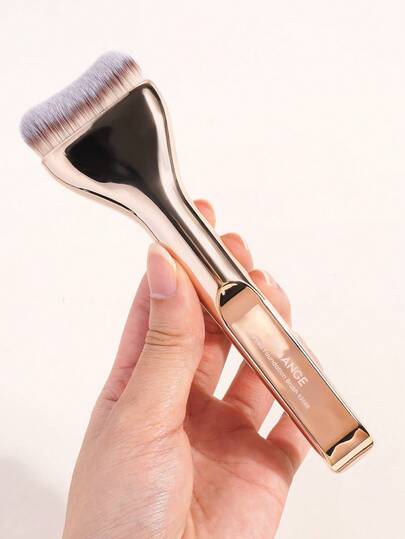 MAANGE 1pc Professional Face Foundation Brush, Portable Makeup Brush, Travel Essential, Suitable For Liquid, Cream And Powder Products - Can Be Used For Stippling, Buffing And Facial Cleaning, Made Of Ultra-Soft Premium Synthetic Hair, Reusable, Soft And Skin-Friendly Fibers, Ideal Gift For Women And Girls. This Makeup Brush Is Versatile And Can Be Used For Foundation, Concealer, Blush, Contouring, Bronzer, Powder, Etc.