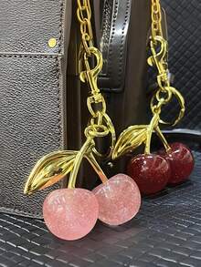 Accessoires élégants pour sacs : Rafraîchissez instantanément vos sacs avec des accents scintillants. Breloques de sac en résine vibrantes, conçues pour les mamans élégantes et les voyageurs avertis. Porte-clés étincelant, un cadeau idéal pour la saison des mariages, la fête des mères et les voyages. Décorations personnalisées pour sacs à main, collection exclusive de porte-clés pour femmes - Multicolore - Voir 5