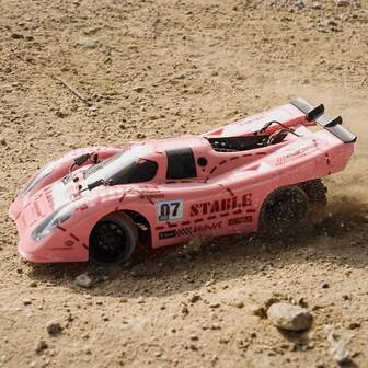 1辆粉色1/16比例遥控跑车，时速35公里/小时，2.4GHz四驱越野漂移玩具车，带前灯，成人爱好级