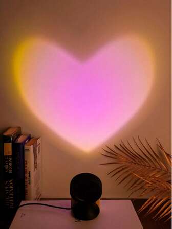 1 Stück kompakter USB-Wandladegerät mit Atmosphäre, rosa Herz & rotes Herz & 16-Farben Sonnenuntergang LED Schlafzimmer dekorative Projektionsleuchte. Voller Atmosphäre, Herz-Projektionsleuchte, Mädchen-Geschenk, super süß, perfekt zum Schaffen von Atmosphäre/Ritual, Herz-klopfende Warnung, eintauchende Romantik, unverzichtbar für Paar-Dates, Bekenntnis-Helfer, Bonus für Dates. Schön und praktisch. Für Valentinstag/Ramadan/Neujahr.