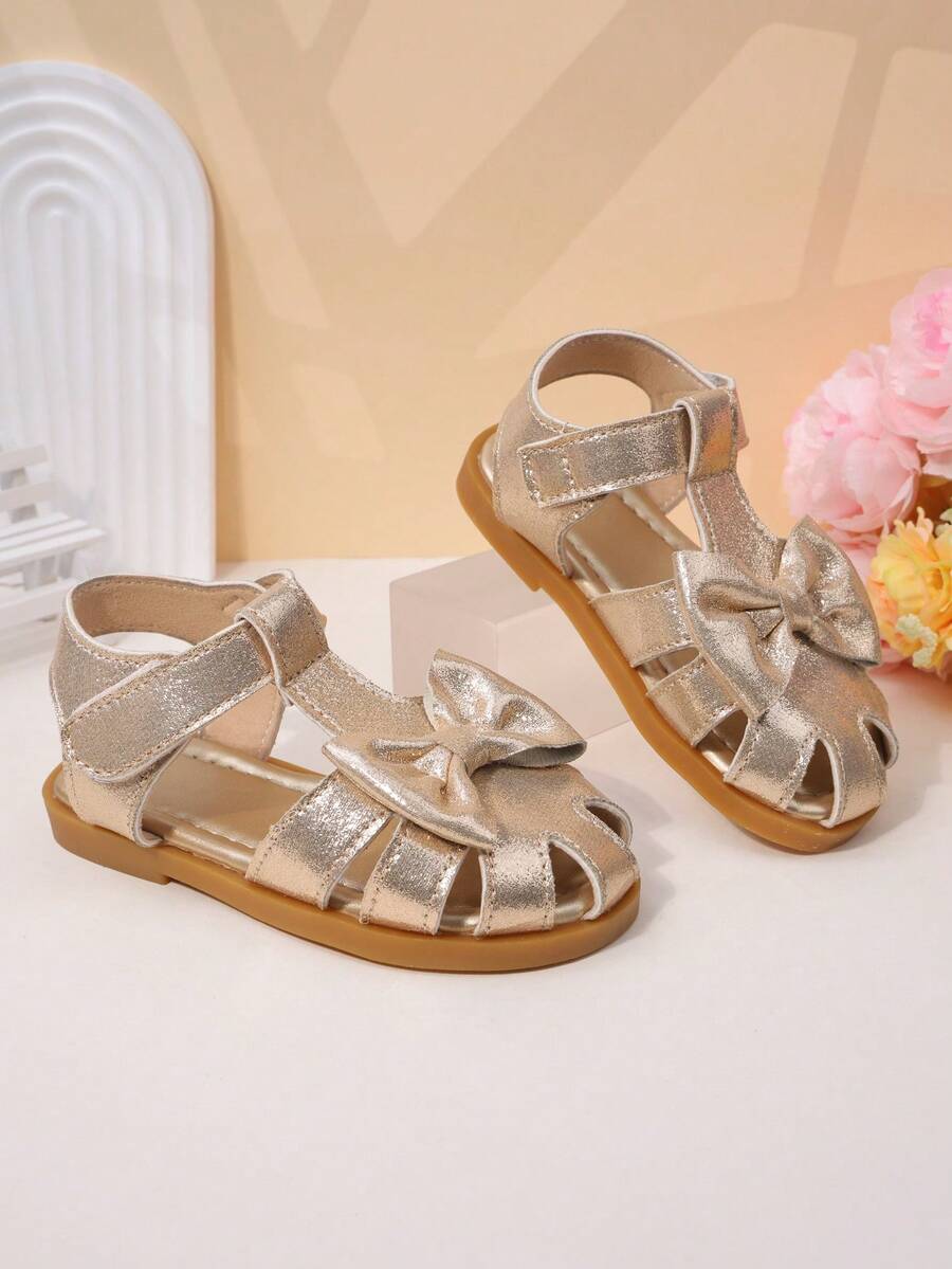 1双女童金色亮片蝴蝶结凉鞋，配金属PU皮鞋包，低帮魔术贴平底鞋，甜美公主风凉鞋，夏季演出/日常穿着 - 金色 - 查看 1
