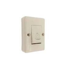 Botón de timbre cuadrado diseñado para instalarse en muros o cajas estándar. Su estructura ofrece un accionamiento suave y una respuesta inmediata al presionar. Cuenta con un acabado limpio que combina con distintos estilos de interiores. Es práctico, fácil de colocar y compatible con la mayoría de timbres eléctricos del mercado. Ideal para viviendas, oficinas o accesos donde se requiere un control de llamada simple y eficiente. - Blanco - Ver 3