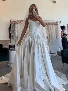 Royal Corset Lace Appliqué Satin Ball Gown Wedding Dress, Wedding Dresses For Bride, Elegant And Comfortable, Including Plus Size, Bridal Gown, Formal Dresses For Women, Suitable For Wedding, Party, Vacation, Bride, Formal Occasions, Dinner Dress, Prom Dress, After-Party Dress, Homecoming Dress, Cocktail Party, Birthday Party, Celebration, Gala, Festival, Ceremony - 白色 - 查看 1