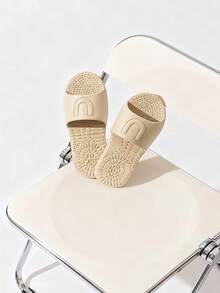 Dép đi trong nhà tối giản dành cho nữ, dép thoải mái in logo chữ "U", dép nhẹ chống trơn trượt, phù hợp cho cả đi lại hàng ngày và tắm rửa, kiểu giày dép hiện đại, được những người theo chủ nghĩa tối giản và tìm kiếm sự thoải mái yêu thích. - Màu Khaki - Xem 4